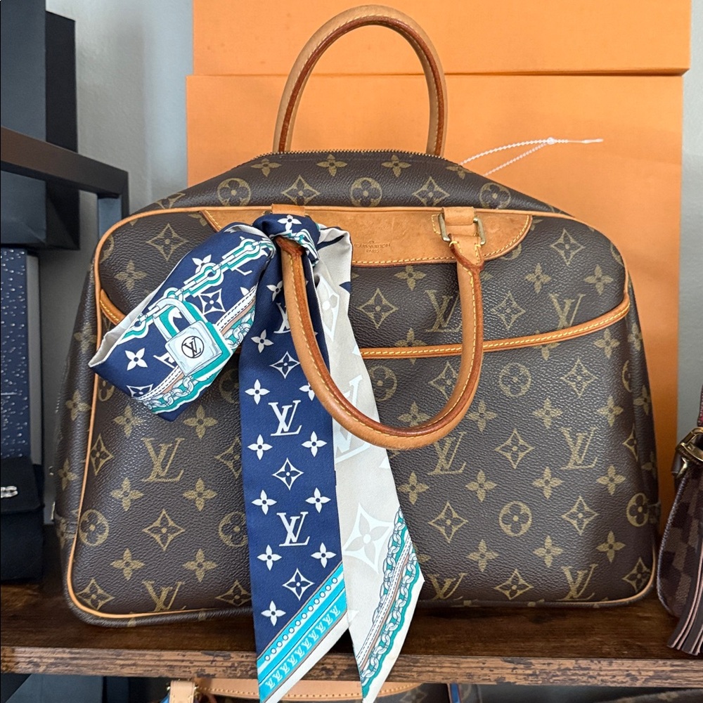 Louis Vuitton Deauville Vanity Monogram Canvas COA